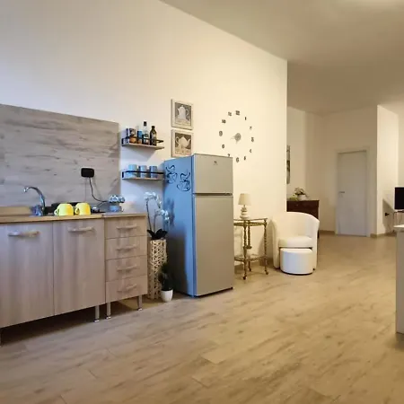 Intero Alloggio, Binario 18 شقة *