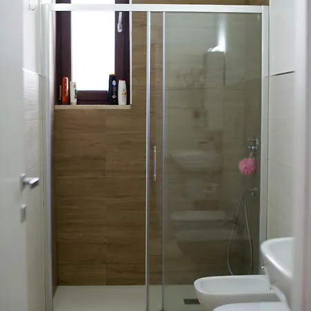 شقة Intero Alloggio, Binario 18 برينديسي