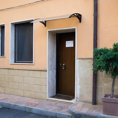 Intero Alloggio, Binario 18